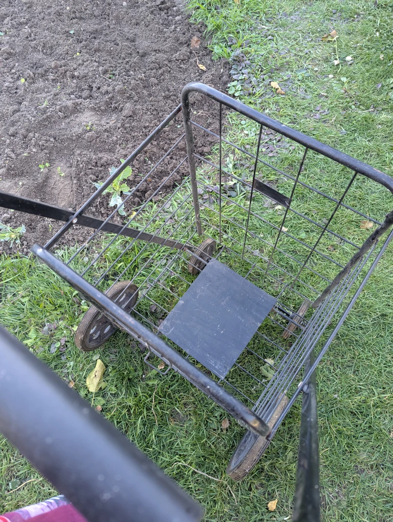 Metal Wire Shopping Cart - photo 4