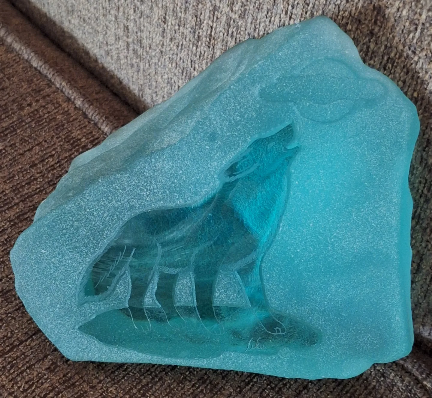 Siku Glass Wolf Sculpture image indicator(2)