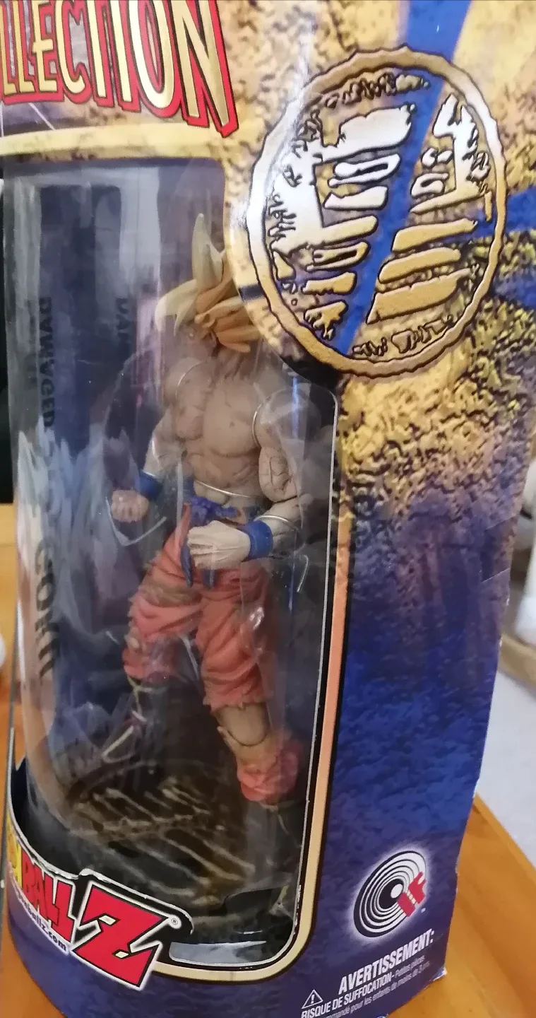 Dragon Ball Z Battle Damaged S.S. Goku Figure image indicator(3)