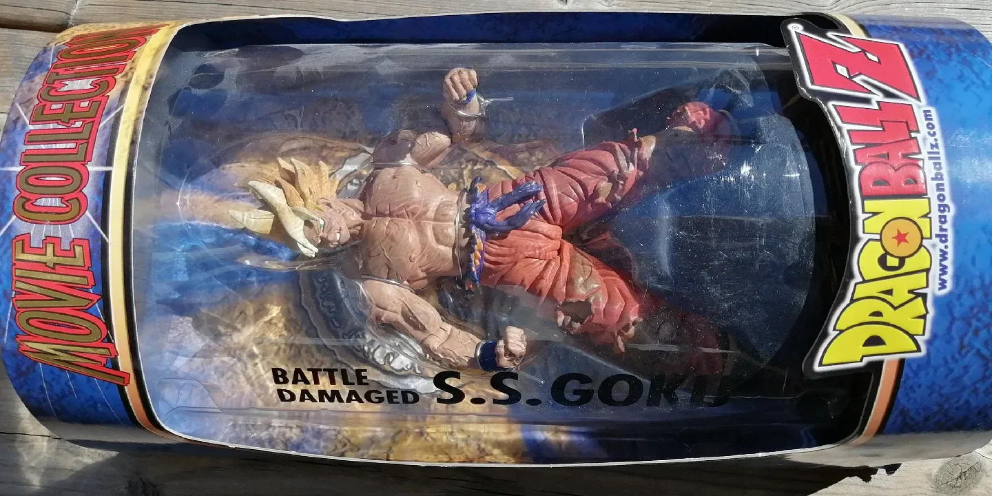 Dragon Ball Z Battle Damaged S.S. Goku Figure image indicator(5)