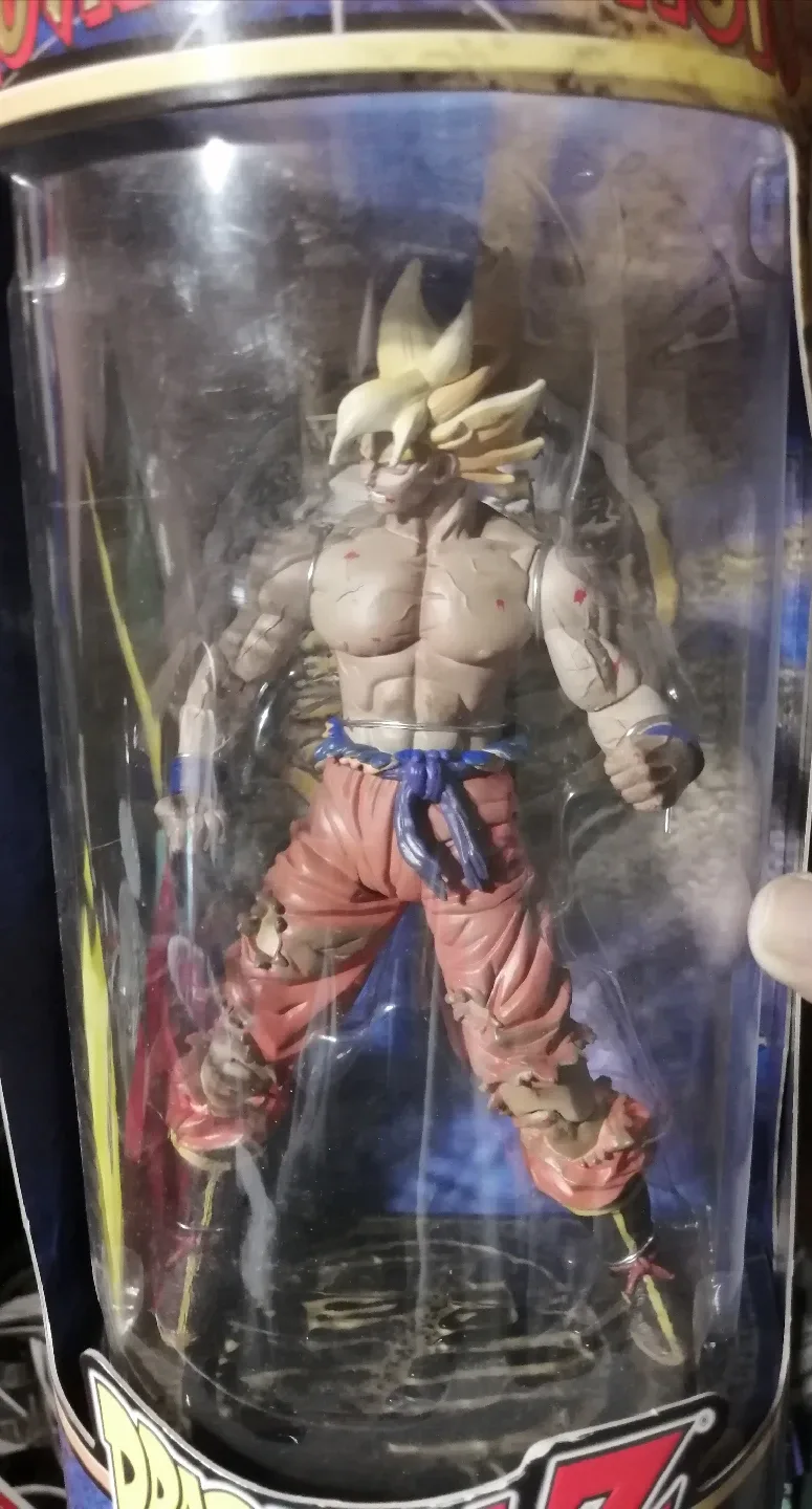 Dragon Ball Z Battle Damaged S.S. Goku Figure image indicator(6)