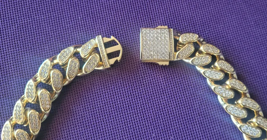 BBYKUTE Gold Cuban Link Chain image indicator(4)