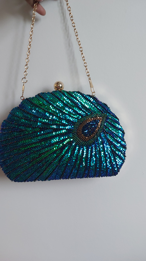 BRAND NEW stunningly beautiful Sequin Peacock Chain bag 💚