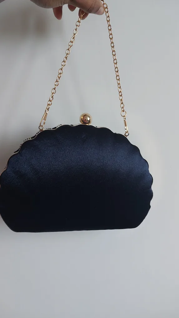 BRAND NEW stunningly beautiful Sequin Peacock Chain bag 💚 image indicator(4)