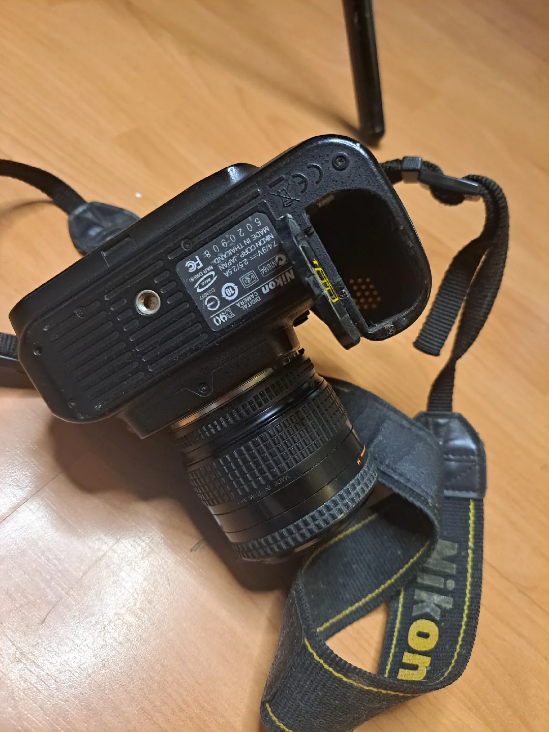 🧡 Used Nikon D90 Digital Camera with Lens image indicator(4)