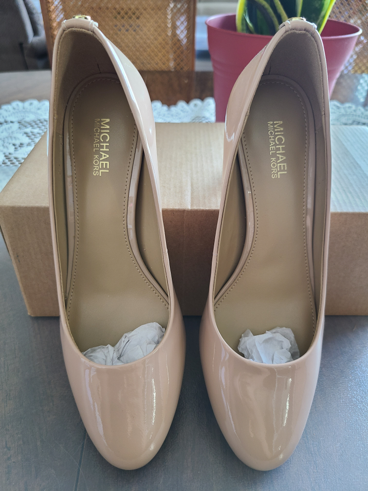 Michael Kors Nude Heels - Size 6 - photo 2