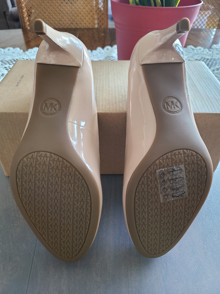 Michael Kors Nude Heels - Size 6 - photo 3