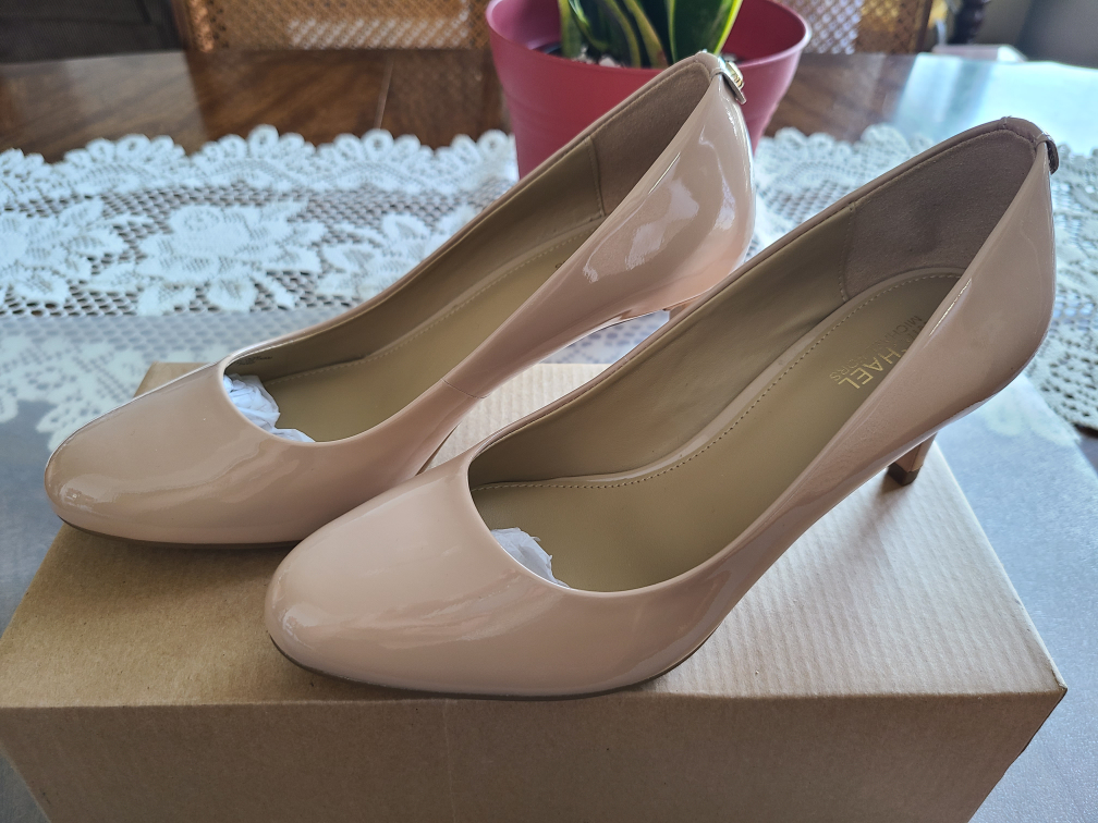 Michael Kors Nude Heels - Size 6 - photo 4