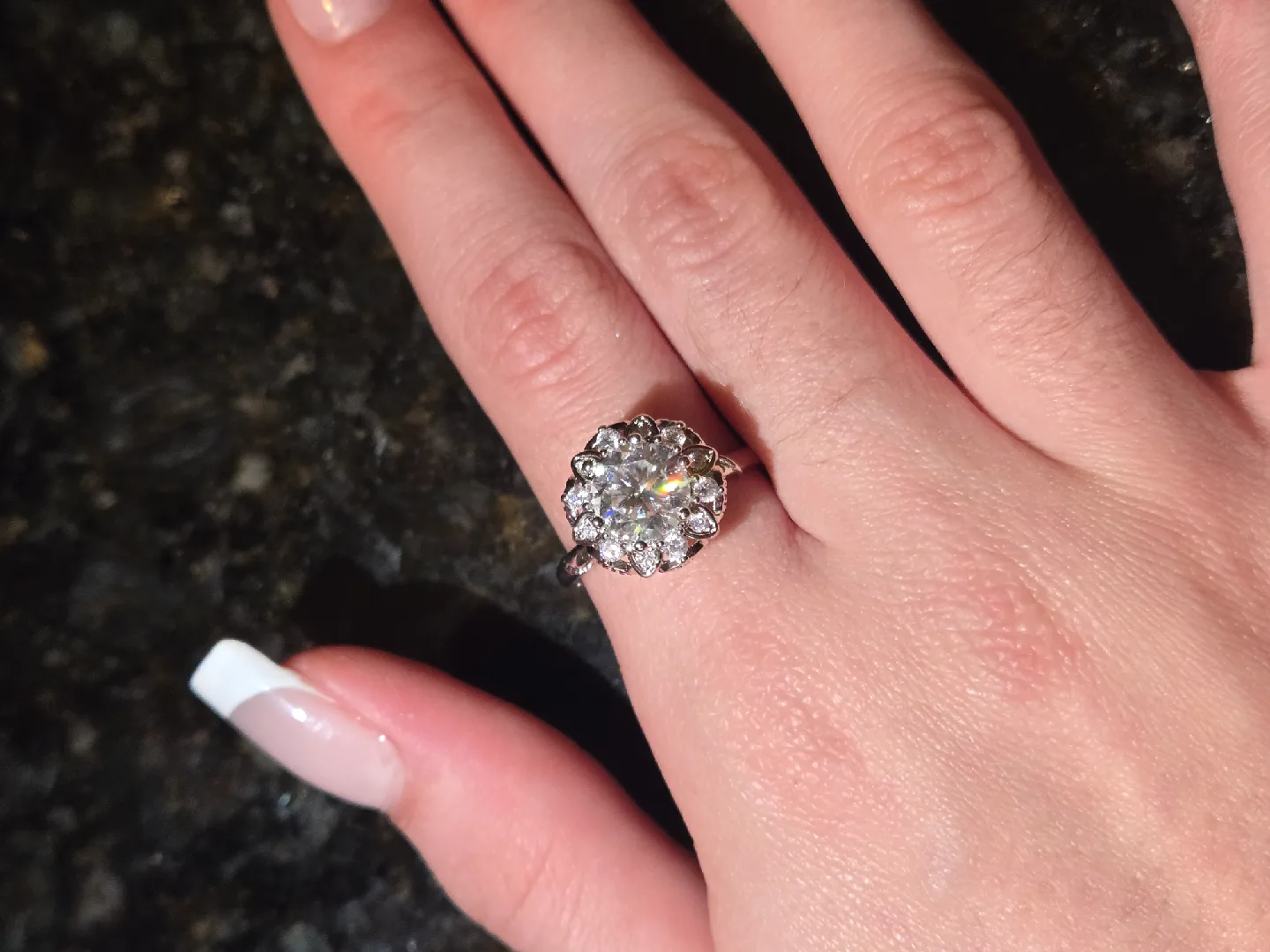 2.0 CT Moissanite Diamond Ring size 9 image indicator(5)