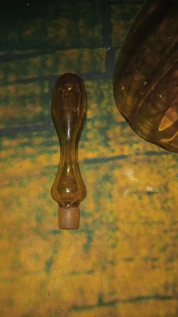 Vintage Glass Decanter with Stopper image indicator(2)