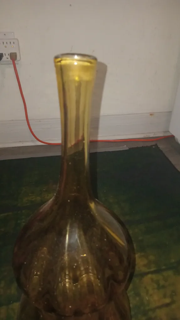 Vintage Glass Decanter with Stopper image indicator(3)