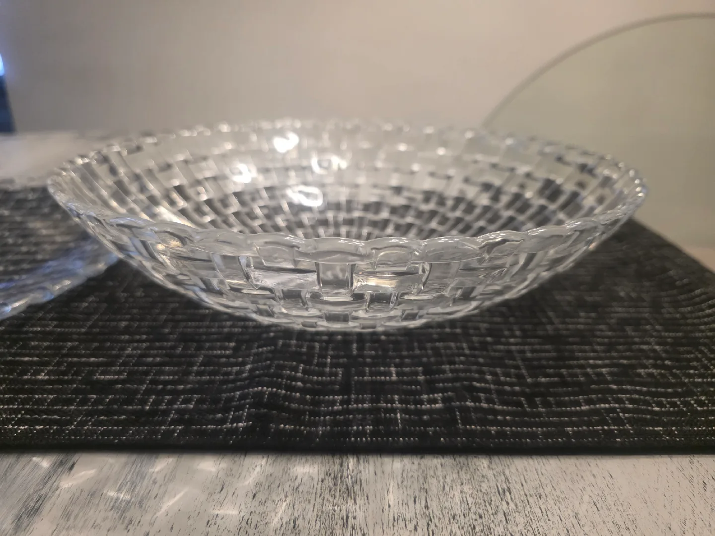 Nachtmann Bossa Nova crystal bowl & 2 Chargers image indicator(3)