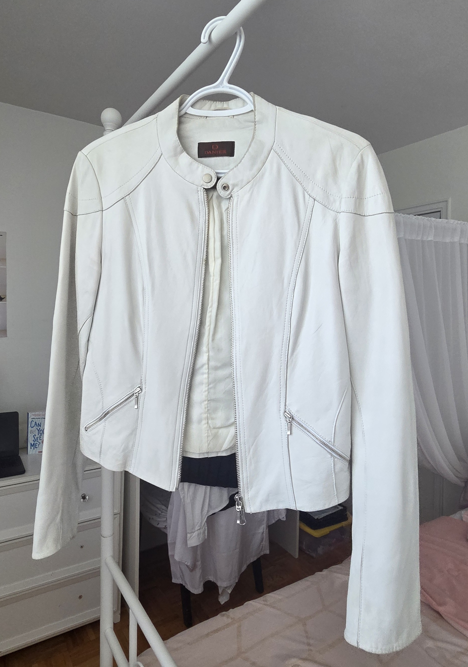 Danier White Leather Jacket - photo 2