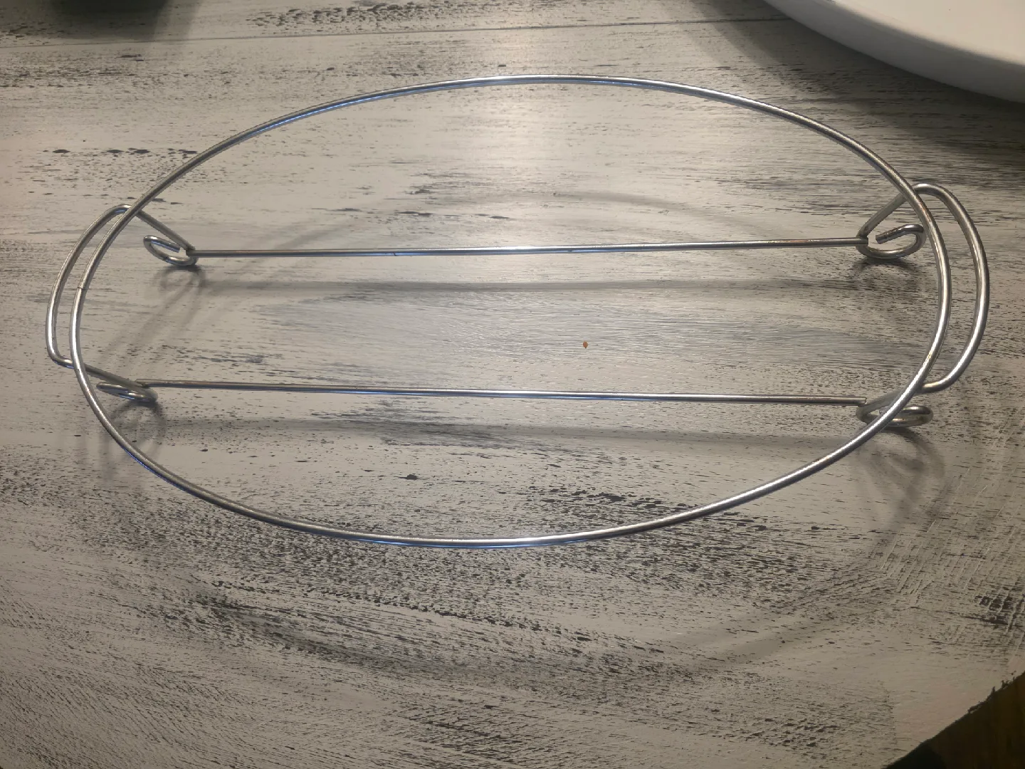 White Serving Dish with Metal Stand image indicator(2)