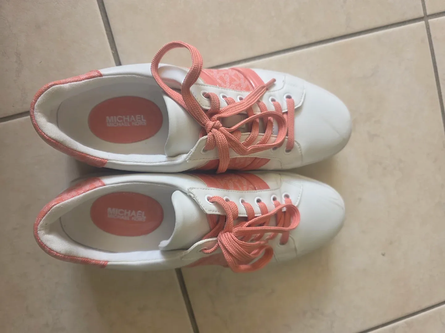 Michael Kors & UGG - Women's White/Peach Sneakers - Size 8.5 image indicator(2)