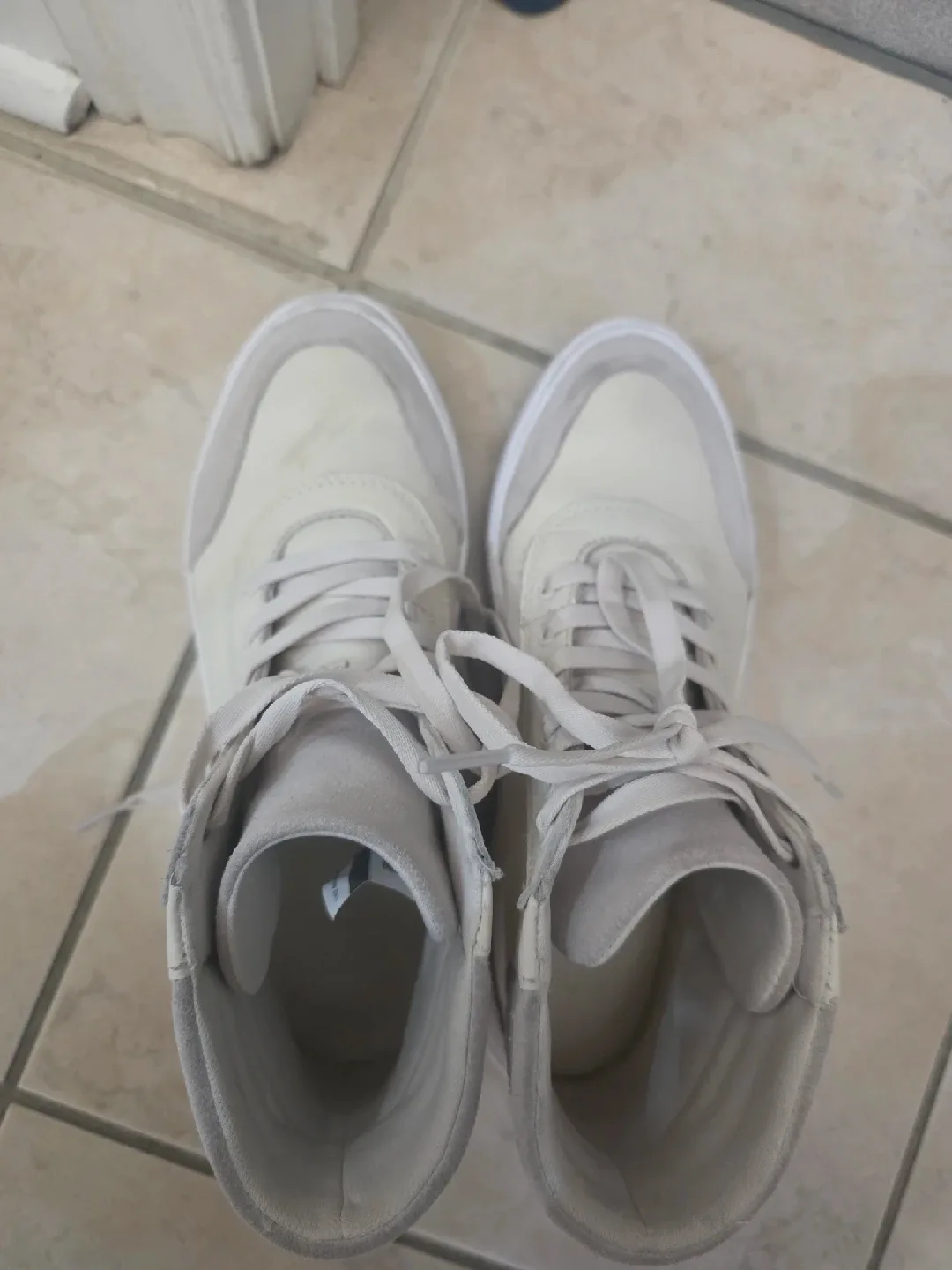 Michael Kors & UGG - Women's White/Peach Sneakers - Size 8.5 image indicator(3)