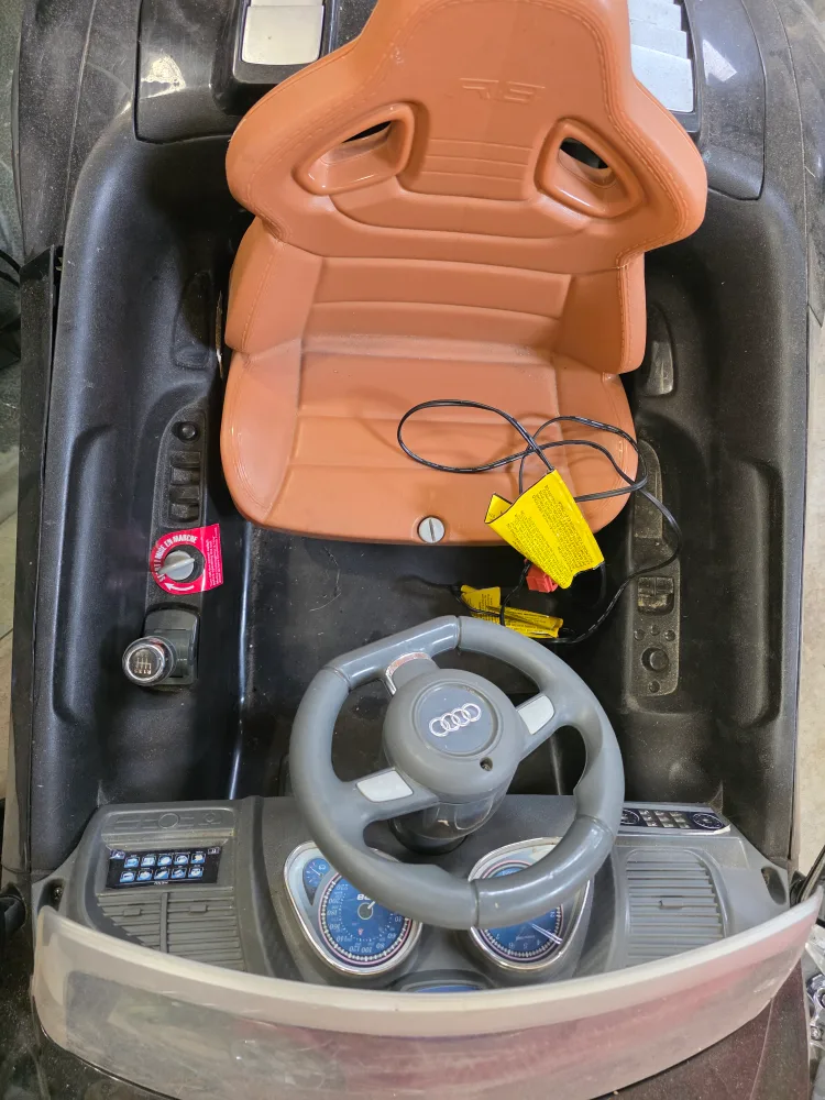 Kids Audi Ride-On Car - Some Wear image indicator(6)