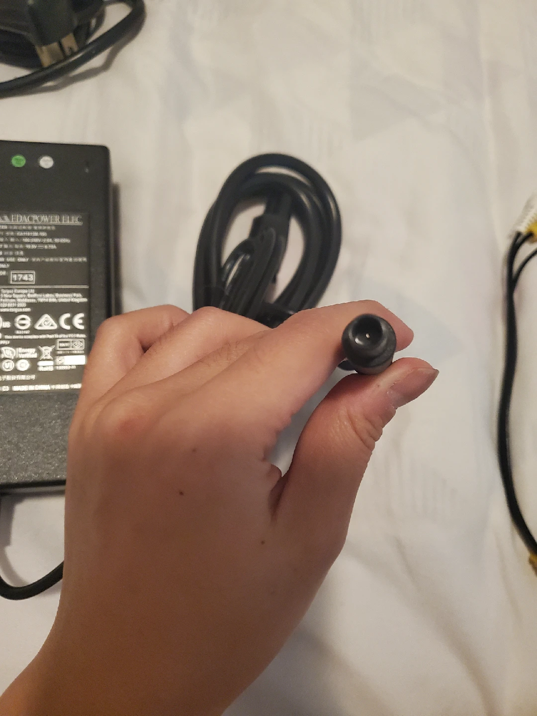 Laptop charger - photo 2