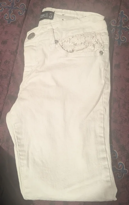 White Low Rise Skinny Fit Jeans - Size 3 image indicator(3)
