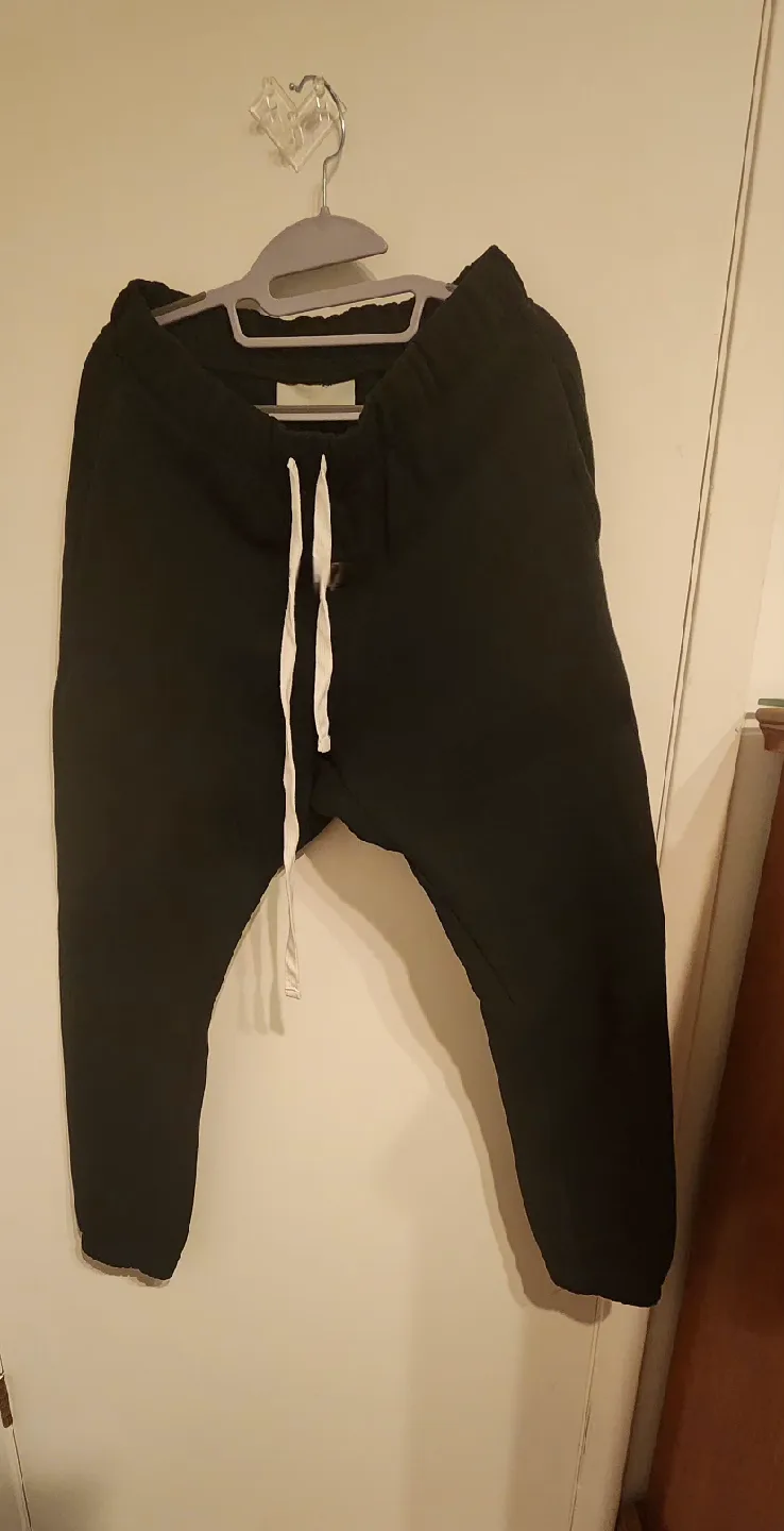 jogger pants thumbnail