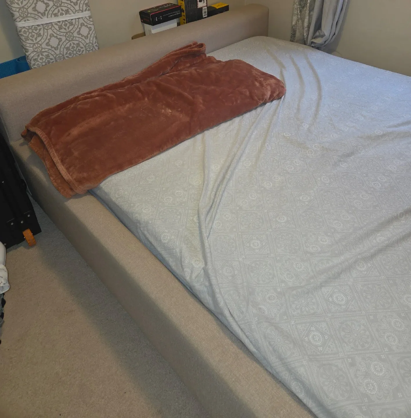 Upholstered Platform Queen size bed frame image indicator(2)