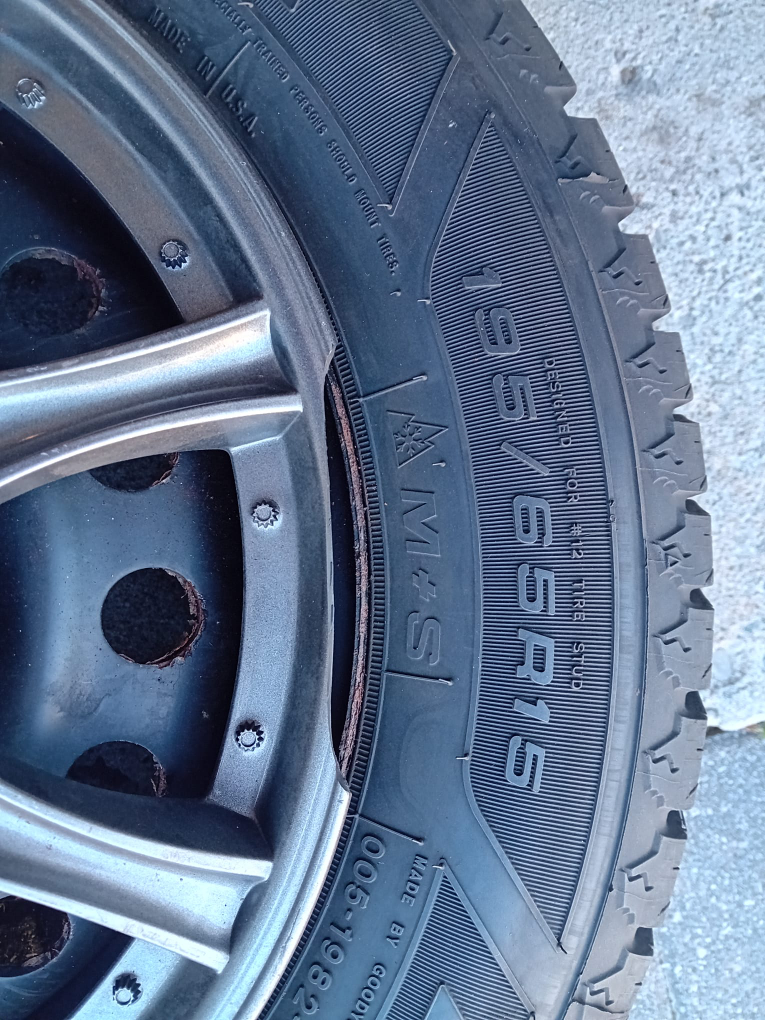 Good year Nordic Winter Tires 15" - photo 4
