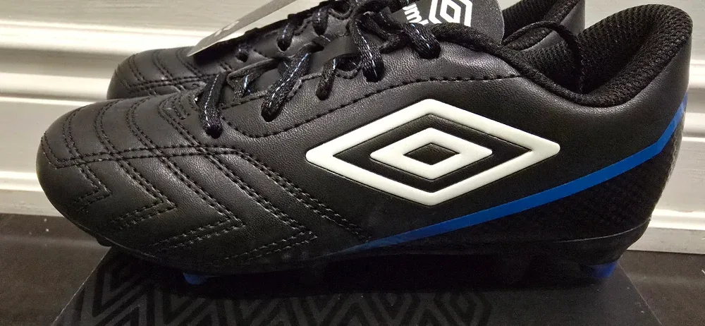 NEW! Umbro Stadia Youth Soccer Cleats - Size 2 image indicator(4)