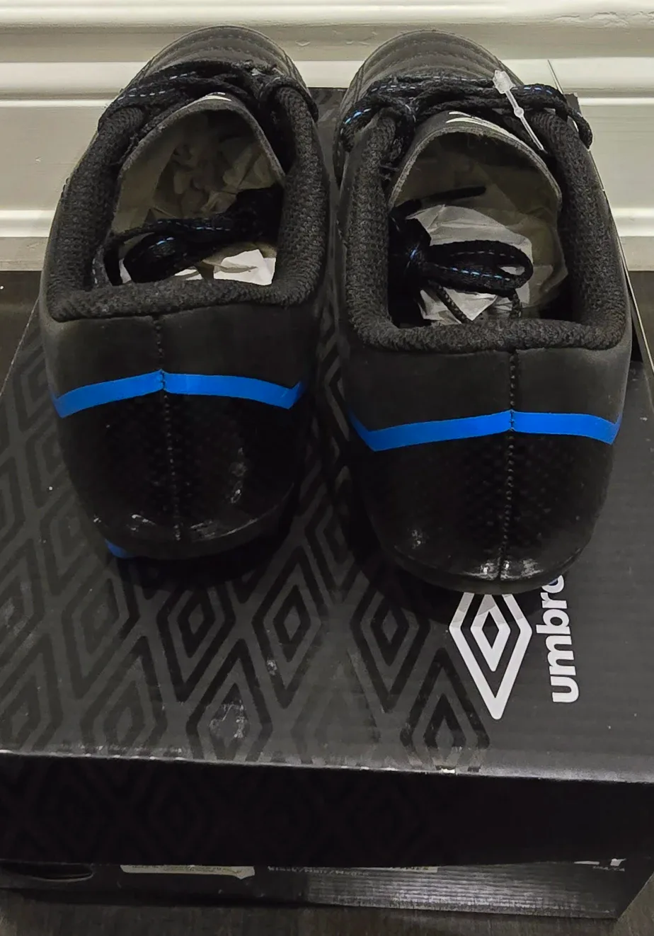 NEW! Umbro Stadia Youth Soccer Cleats - Size 2 image indicator(5)