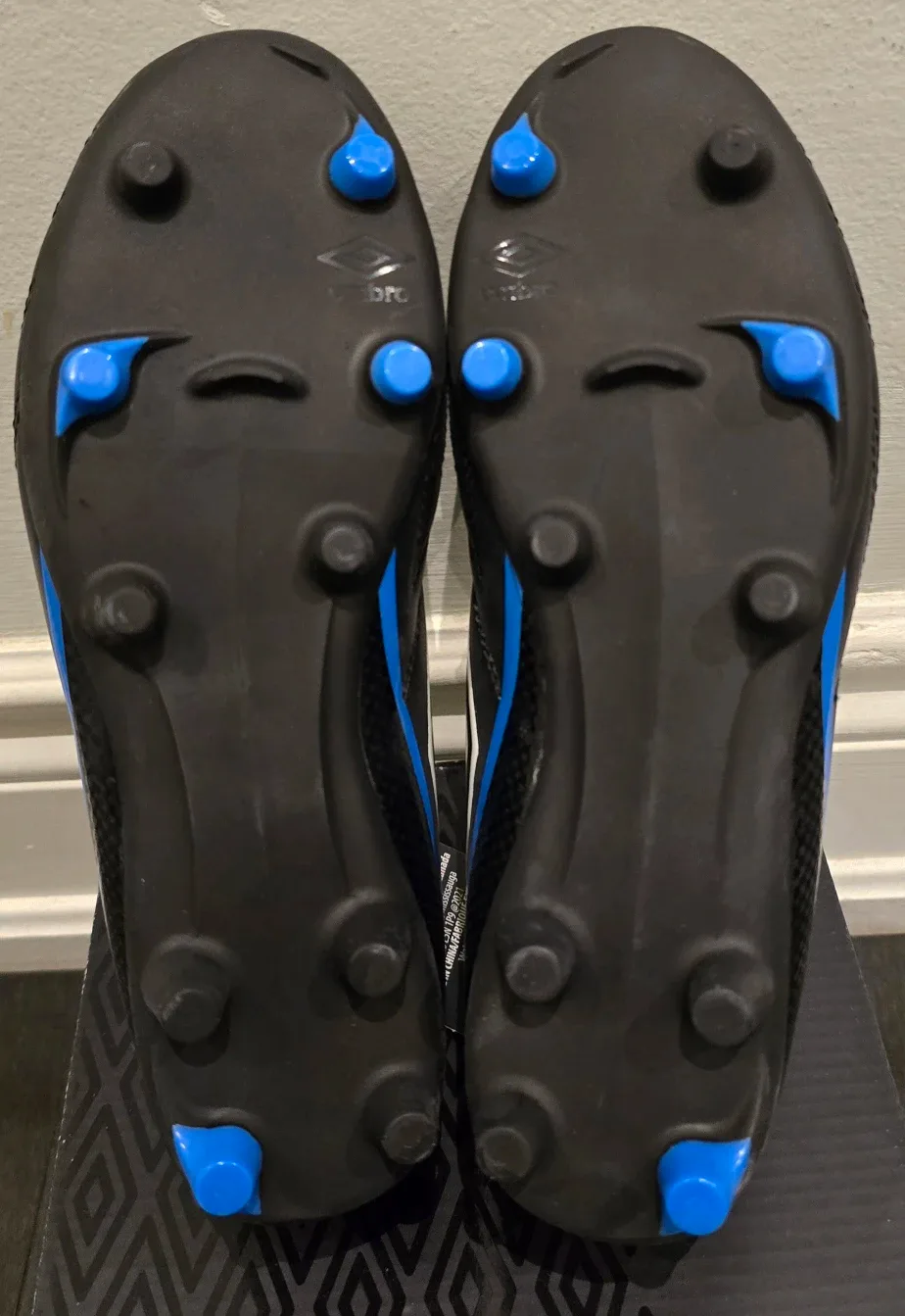 NEW! Umbro Stadia Youth Soccer Cleats - Size 2 image indicator(6)