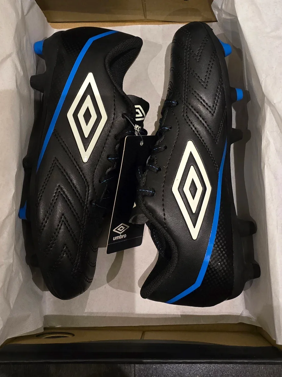 NEW! Umbro Stadia Youth Soccer Cleats - Size 2 image indicator(7)