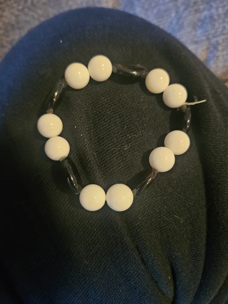 Black & White Beaded Bracelet image indicator(2)