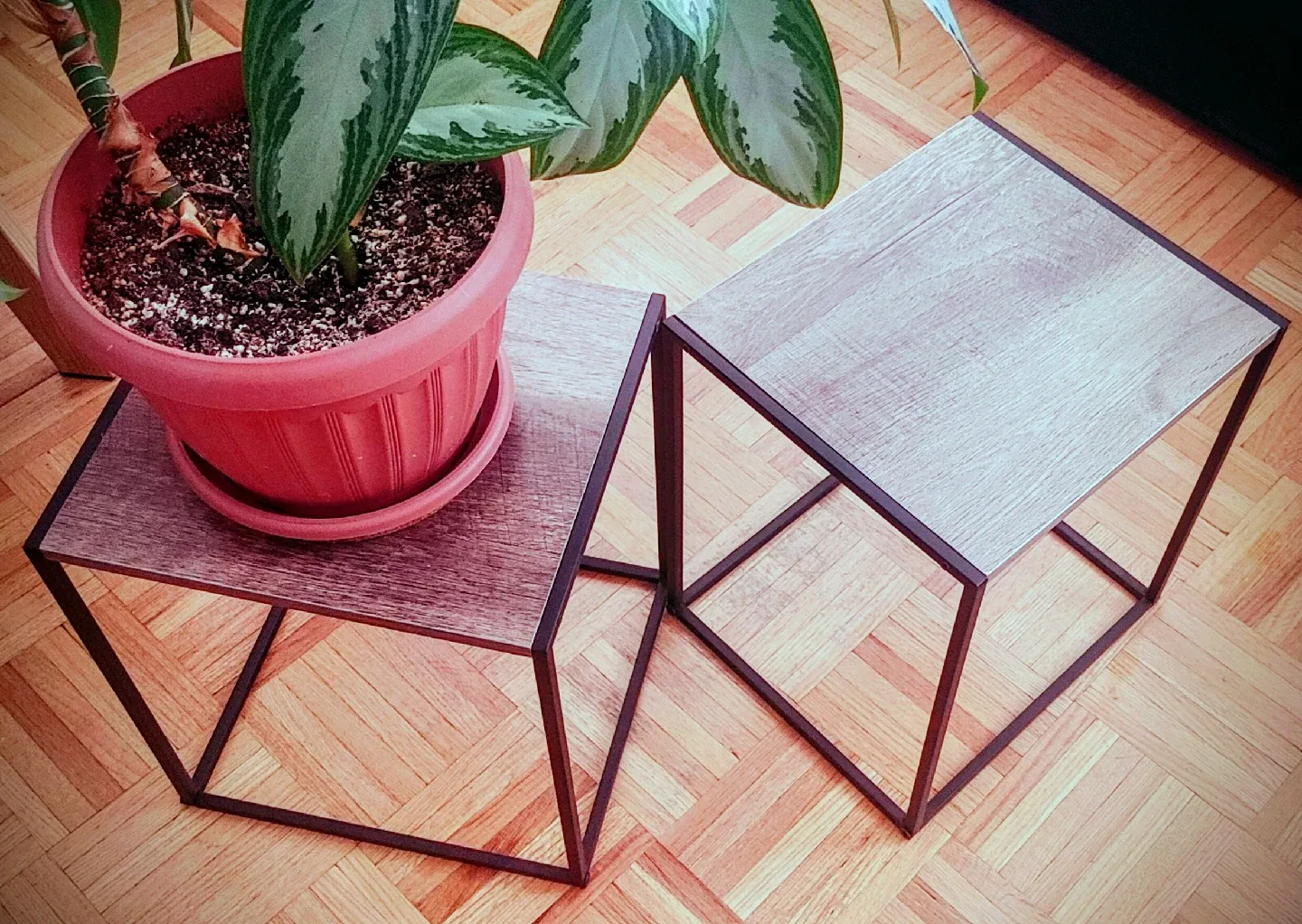 Set of Two Side Tables image indicator(3)