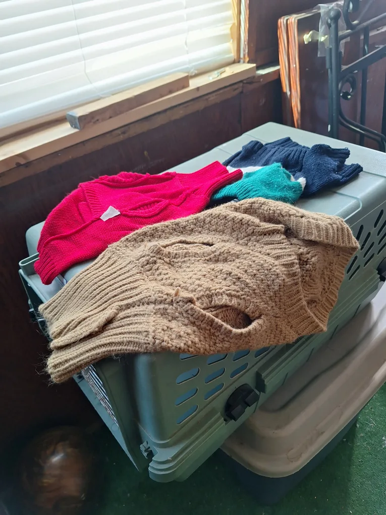 Dog Sweaters - Red, Tan, Blue - Small Size.kennel cage image indicator(3)