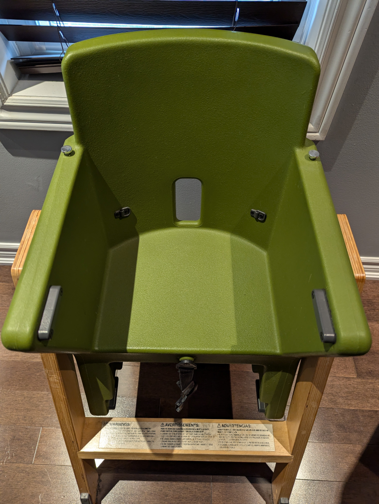 🥕 AGE Design HiLo Highchair/Chair - Convertible!