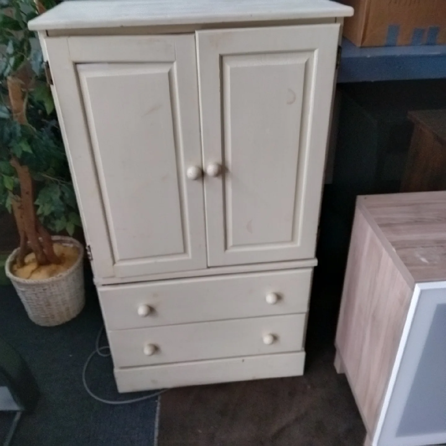 dresser thumbnail
