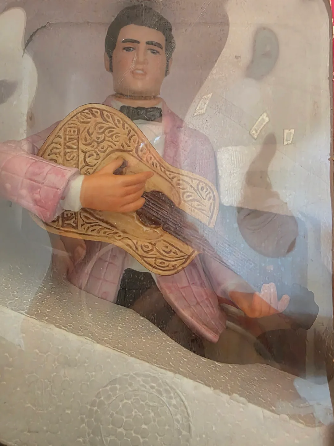 Elvis Presley Ltd. Edition Bourbon Bottle (full) image indicator(3)