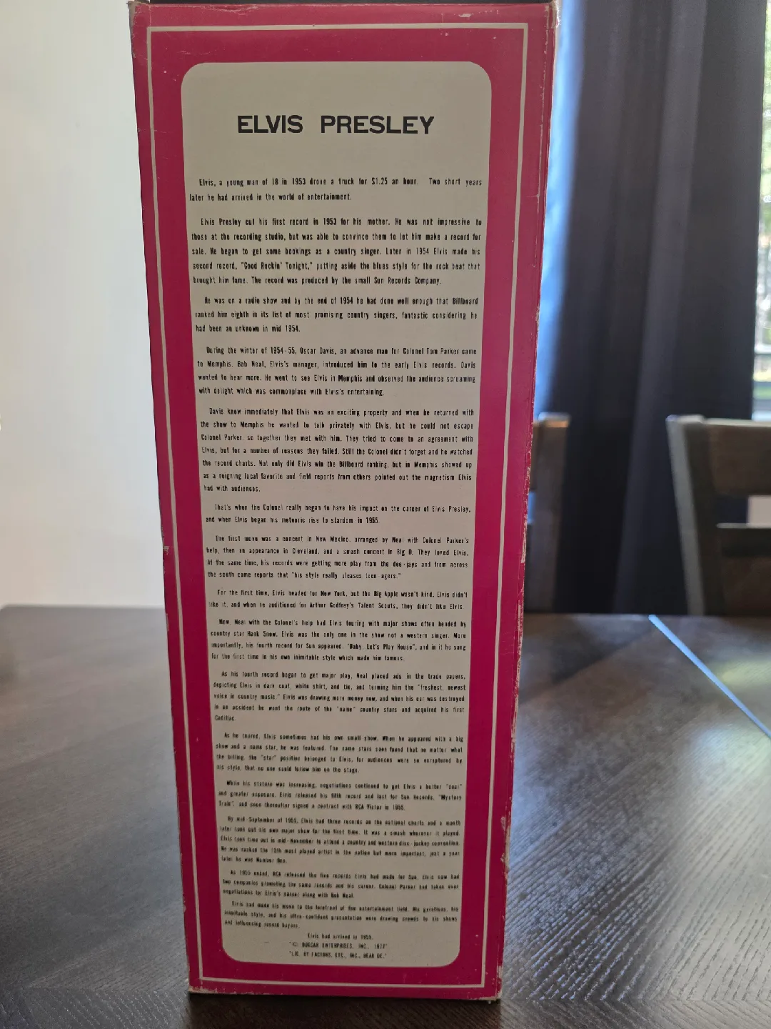 Elvis Presley Ltd. Edition Bourbon Bottle (full) image indicator(6)