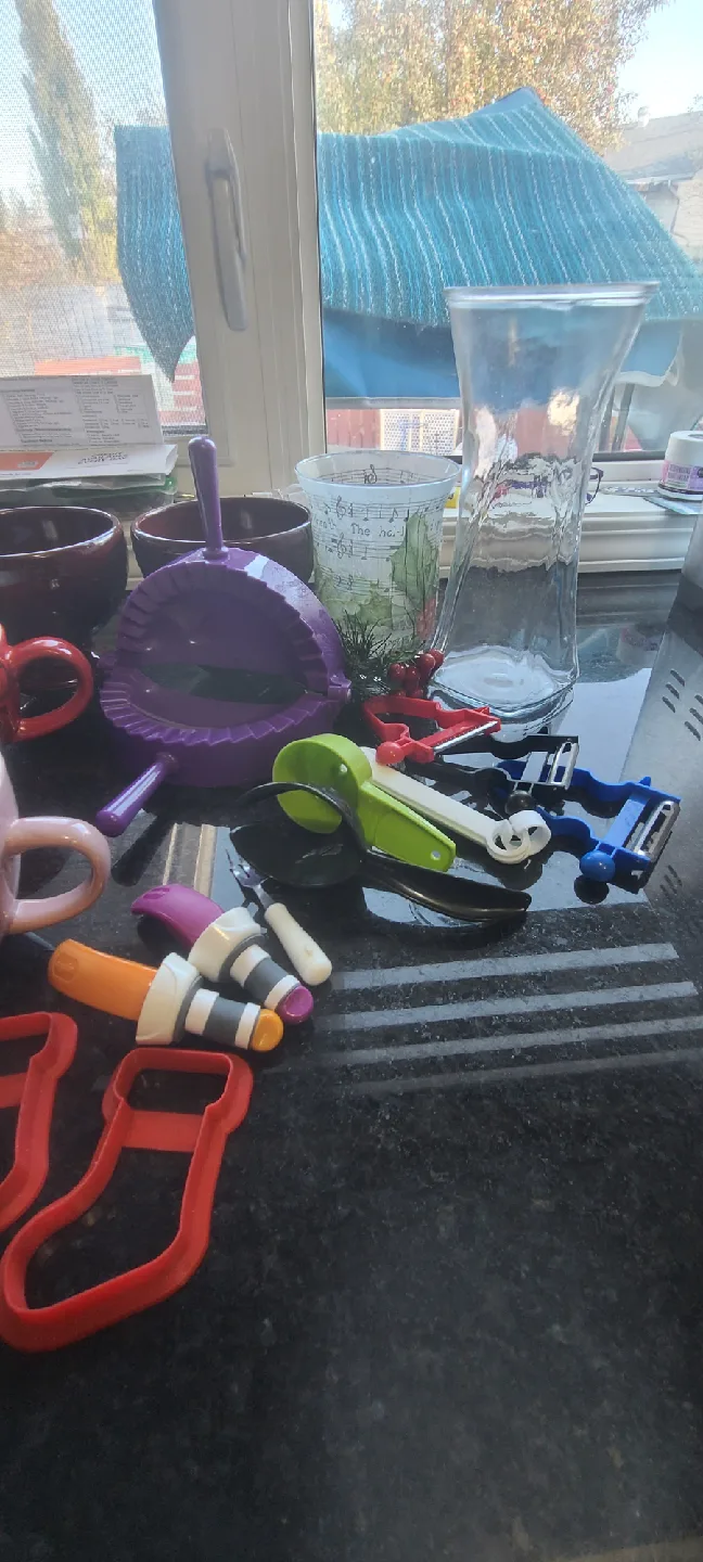 Lots of kitchen items. Most never used.