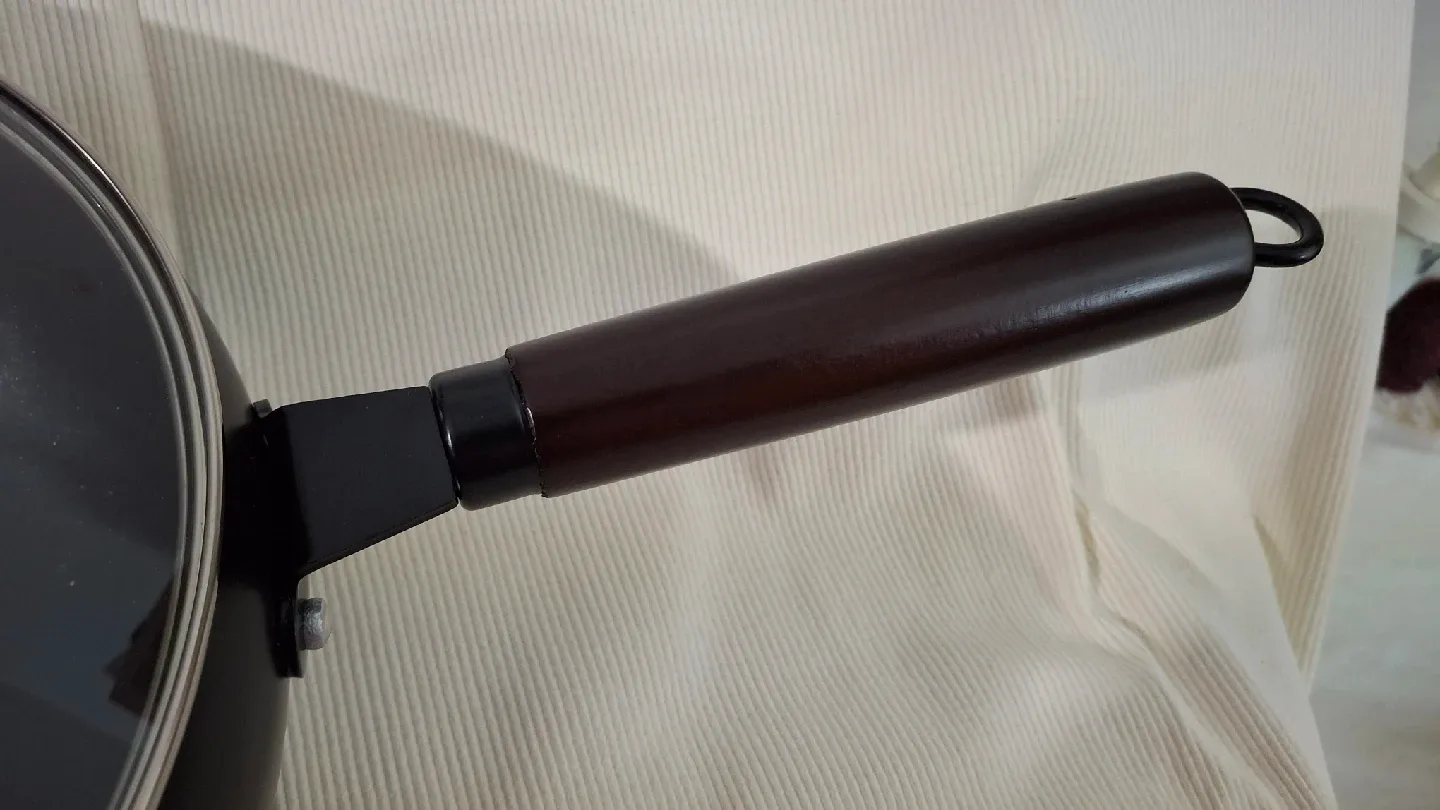 11" Black Wok with Lid image indicator(3)