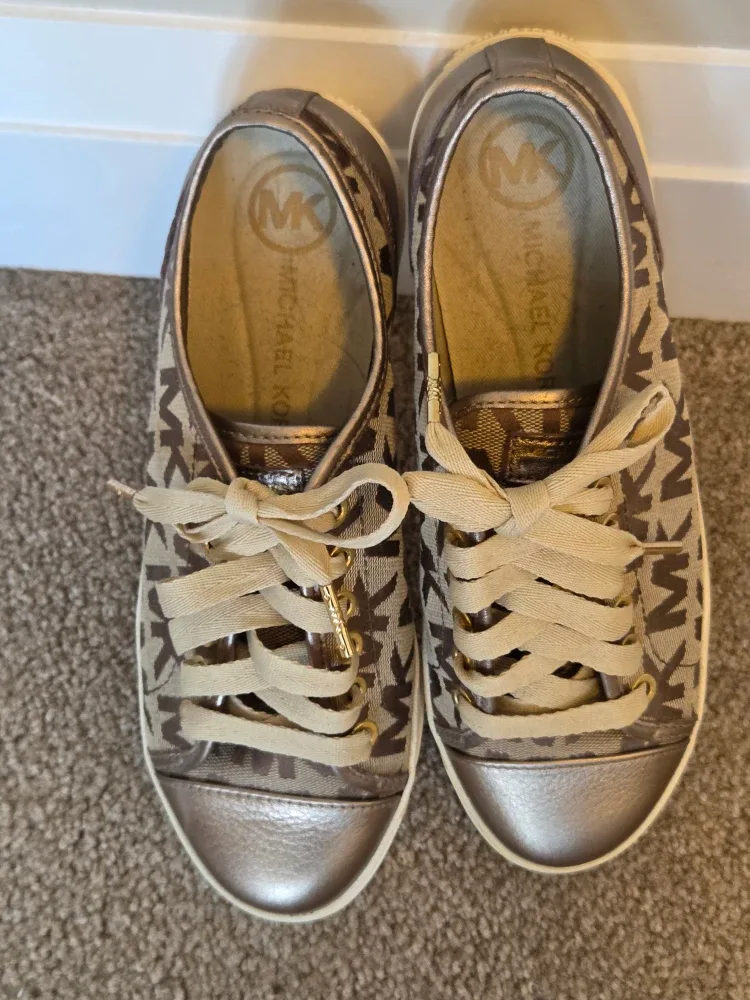 Michael Kors Sneakers - Size 7 image indicator(2)