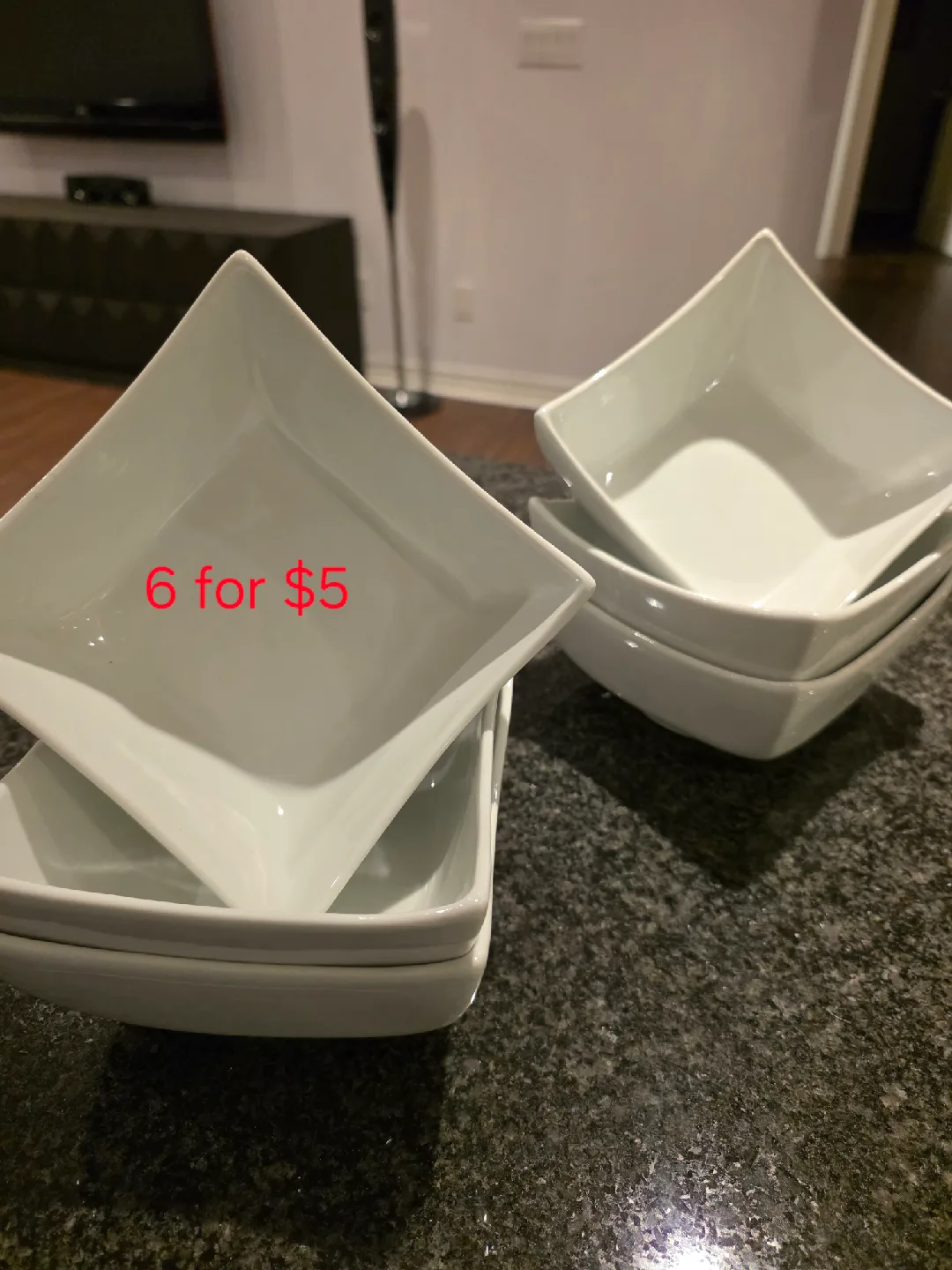 Assorted Bowls and Plates - Great Condition! image indicator(4)