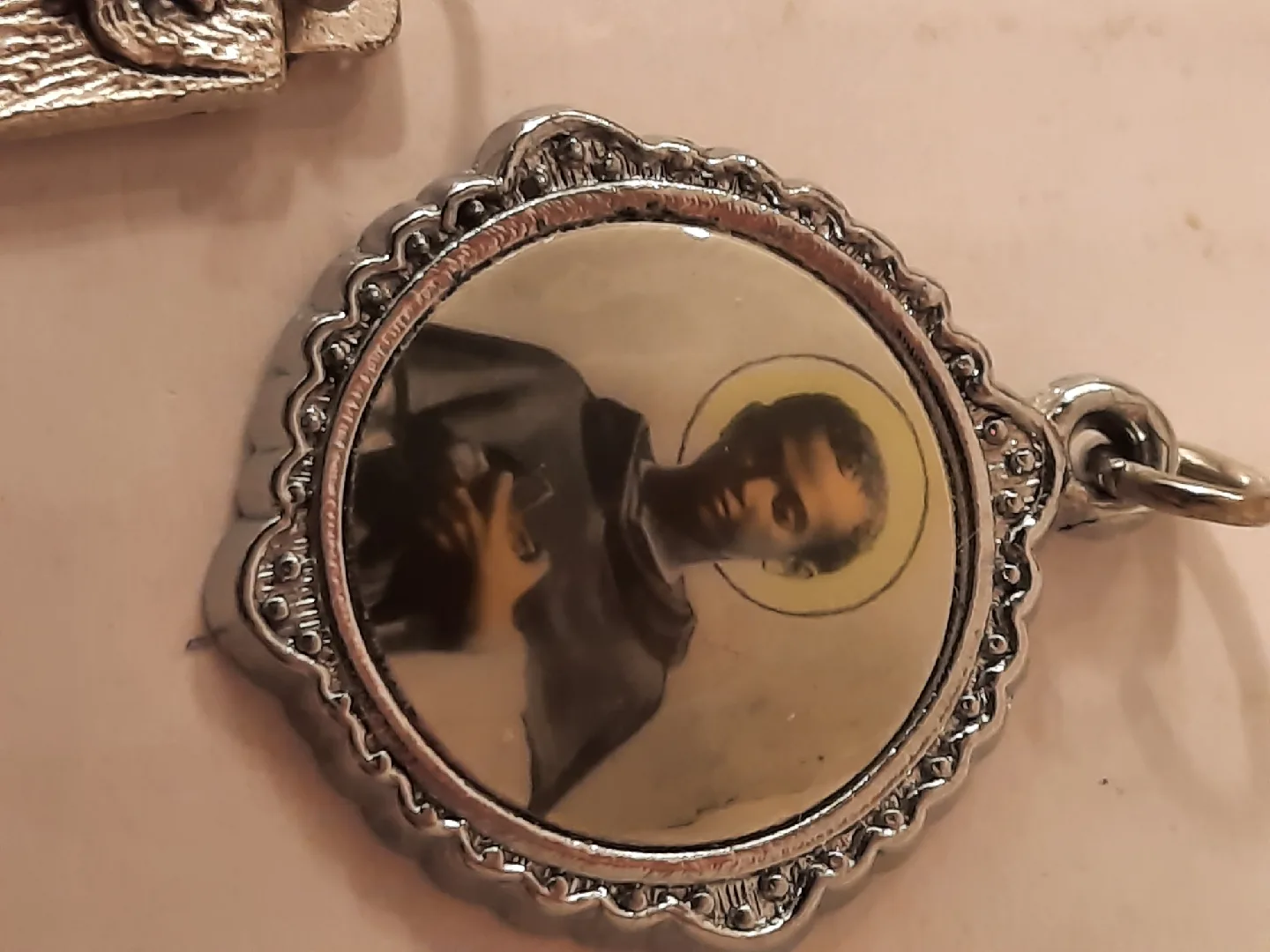 Religious Pendants and Crosses image indicator(6)