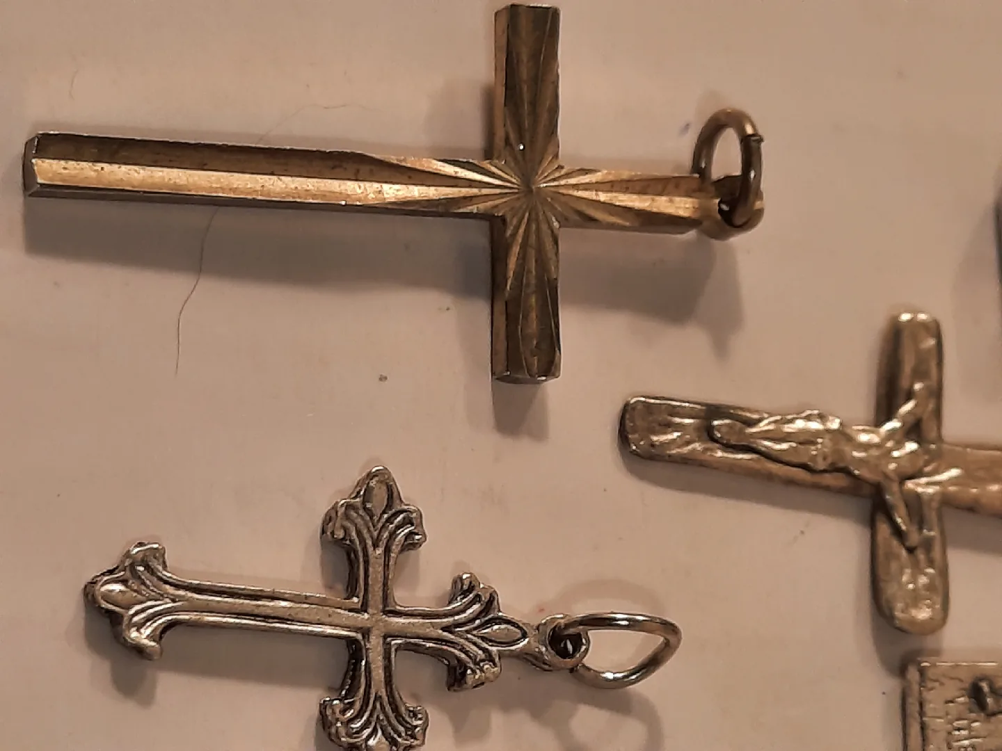 Religious Pendants and Crosses image indicator(9)