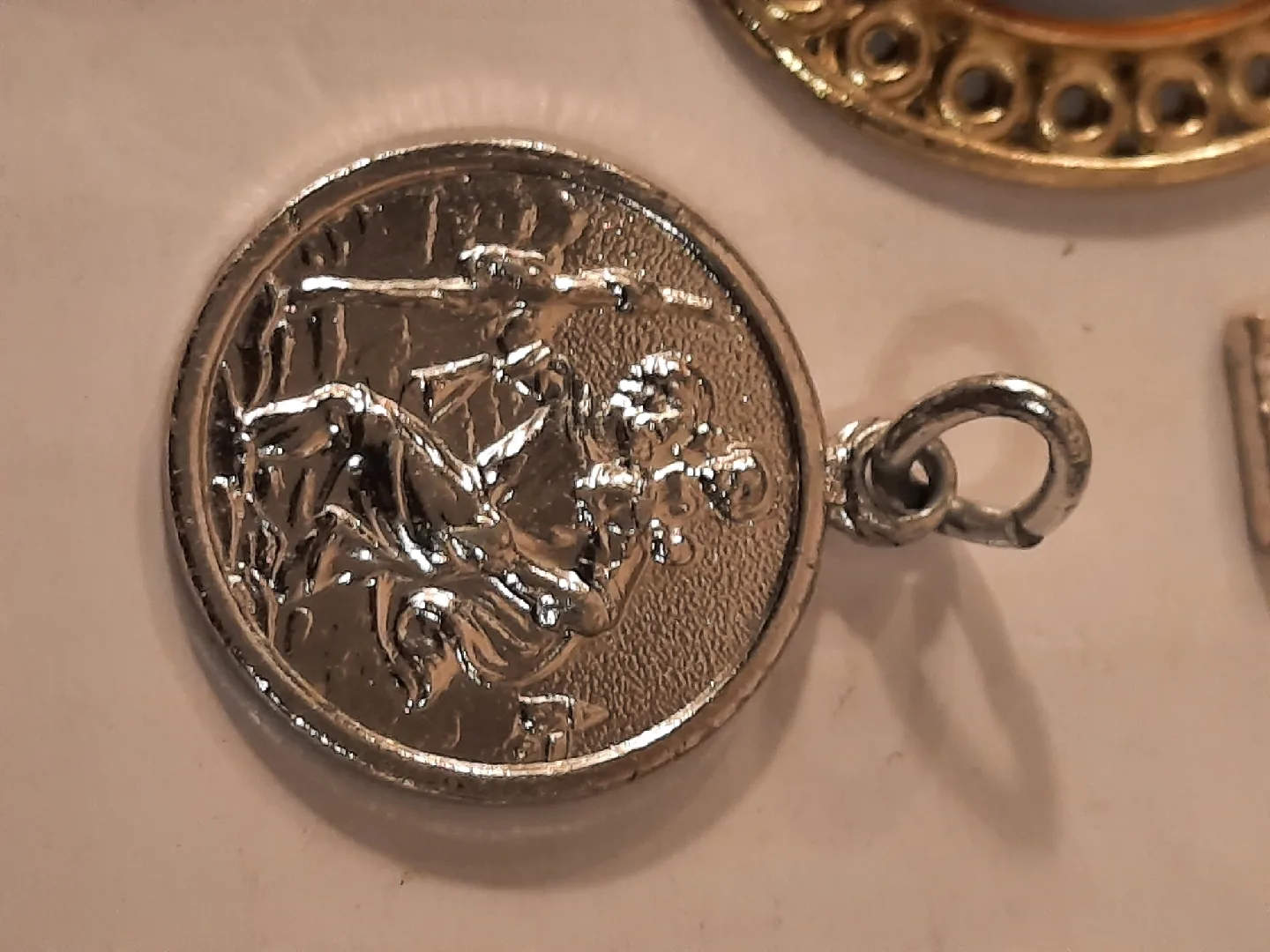 Religious Pendants and Crosses image indicator(10)