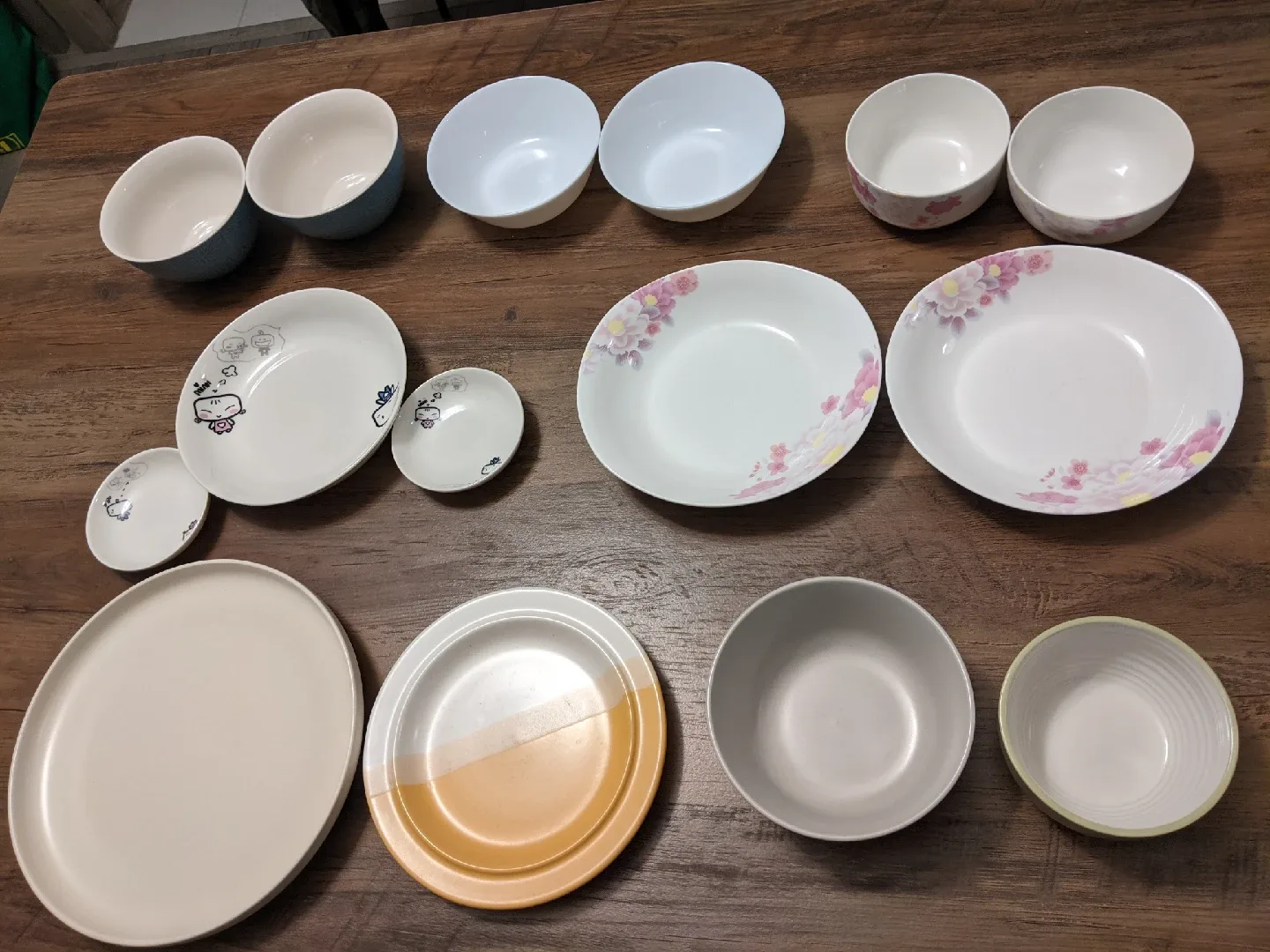 Mixed Dishes and Bowls image indicator(10)