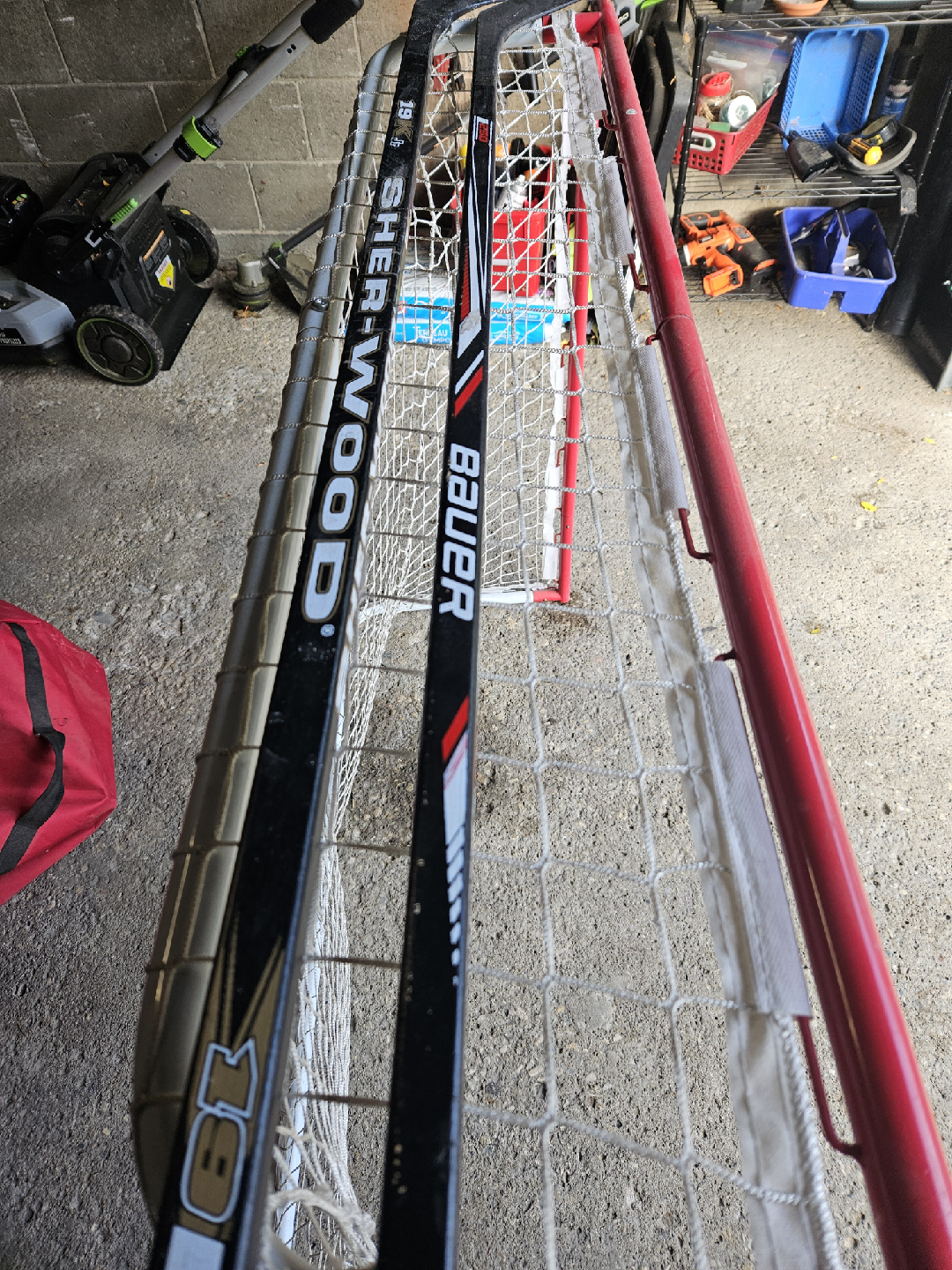 54" x 44" Hockey Net & youth Sticks - photo 2