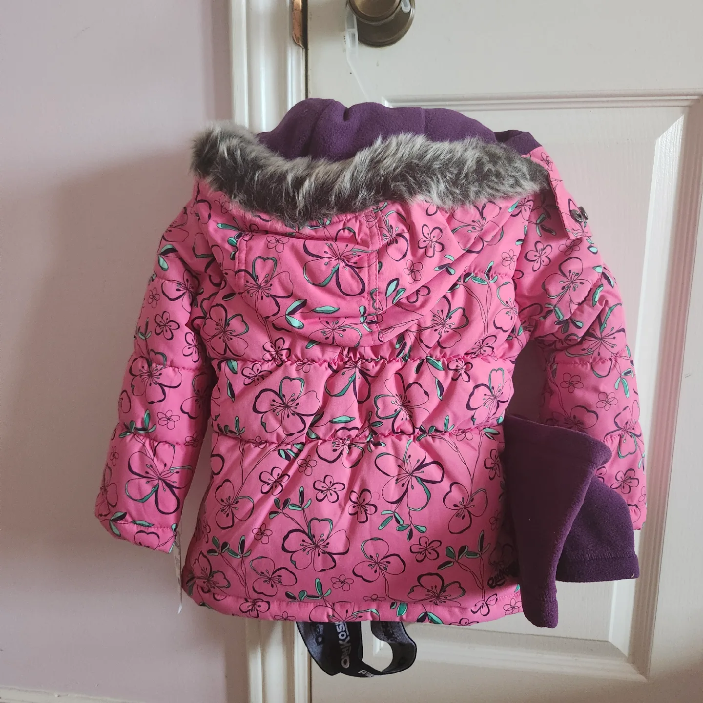 NEW OshKosh B'gosh Floral Puffer Jacket - Size 2T image indicator(2)