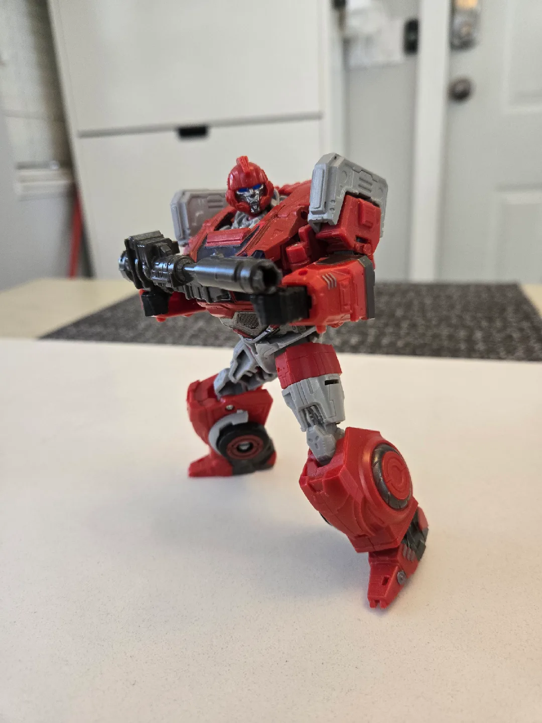 Transformers studio series delux class 84 ironhide image indicator(2)