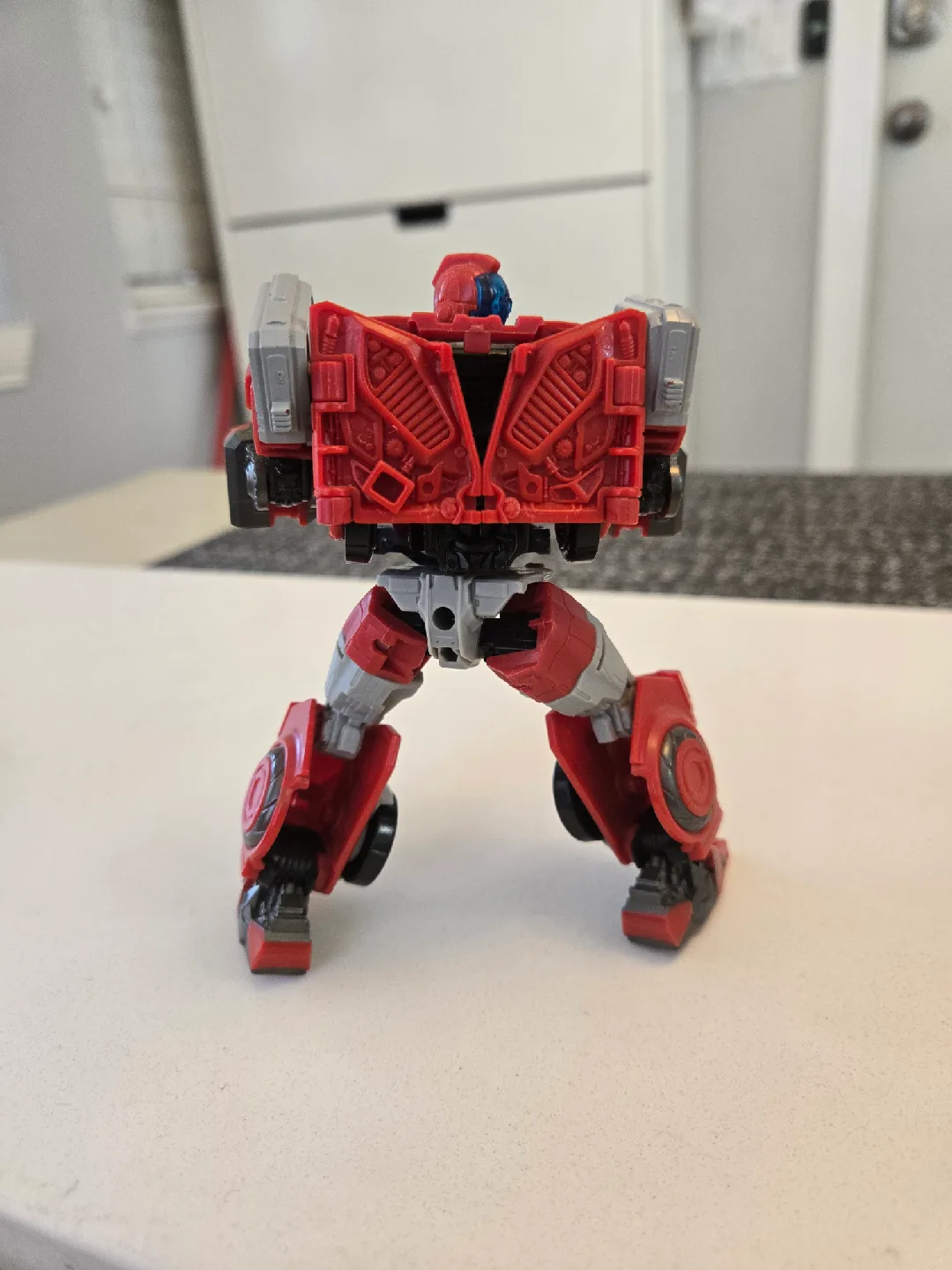 Transformers studio series delux class 84 ironhide image indicator(3)