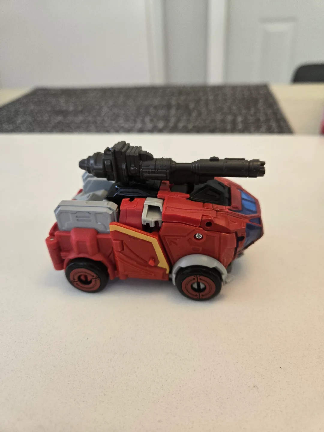 Transformers studio series delux class 84 ironhide image indicator(4)